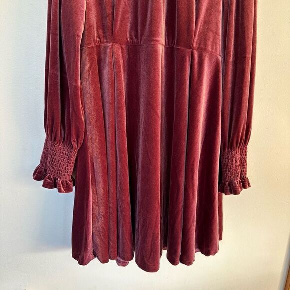 Baltic Born Women’s Tina Mauve Velvet Short Smocked Neck Cuff Dress - Picture 4 of 10